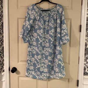 Blue & White flowered dress with ruffled sleeve